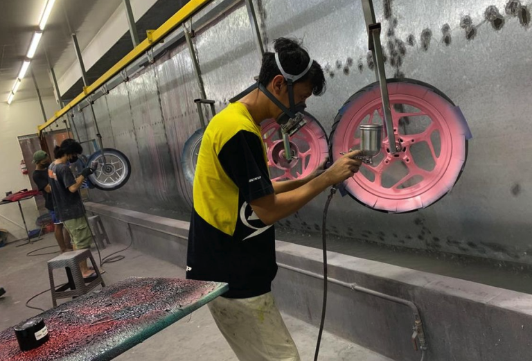 Ide Usaha Jasa Cat Motor Terdekat - jasalogocepat